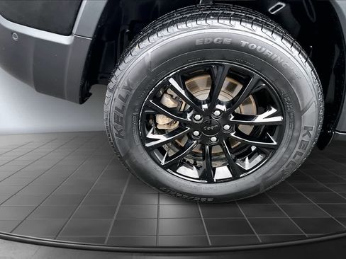 Used 2023 Jeep Cherokee Altitude Lux image 35