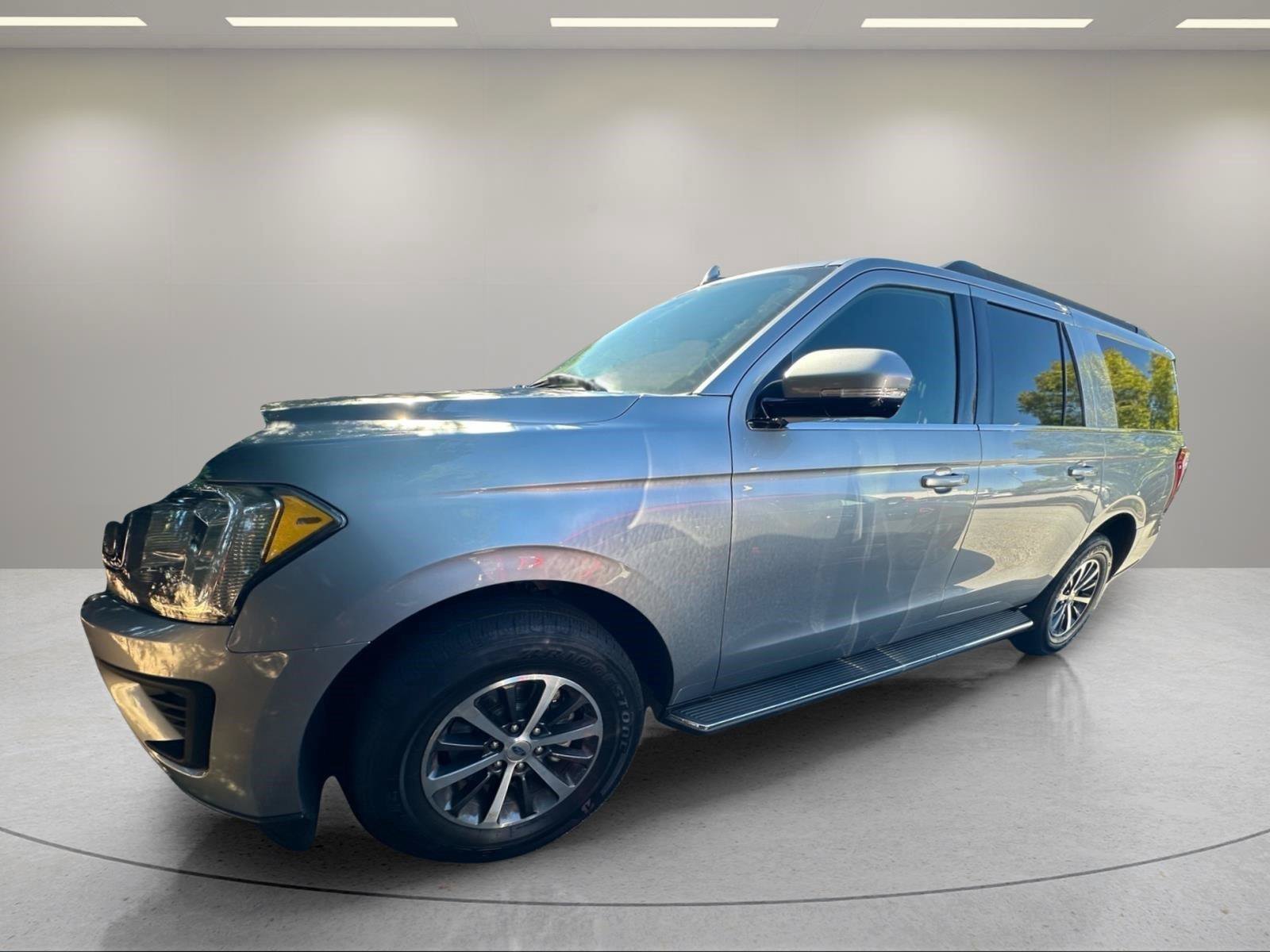 Used 2020 Ford Expedition Max XLT w/ Equipment Group 202A AWD/4WD image 2