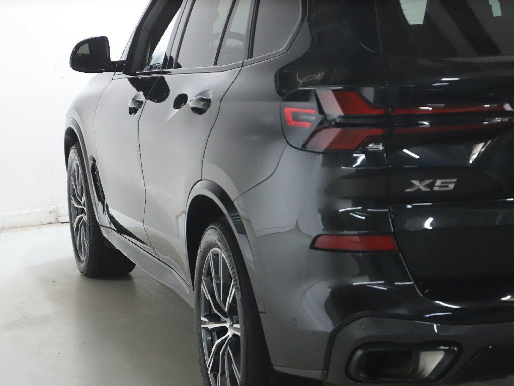 Used 2024 BMW X5 xDrive40i w/ M Sport Package AWD/4WD image 42