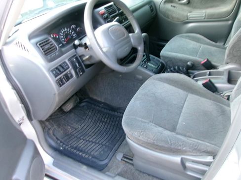 Used 2001 Chevrolet Tracker LT AWD/4WD image 11