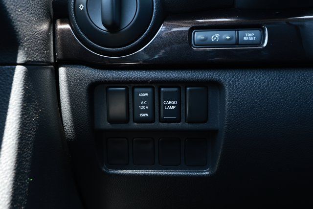 Used 2018 Nissan Titan SV w/ SV Convenience Package AWD/4WD image 15
