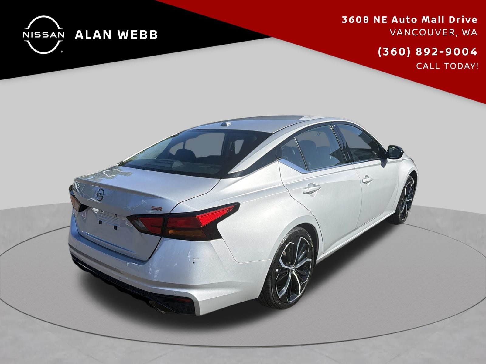 Used 2024 Nissan Altima 2.5 SR w/ SR Premium Package FWD image 3
