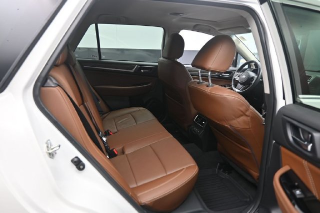 Used 2019 Subaru Outback 3.6R Touring w/ Popular Package #3A AWD/4WD image 26