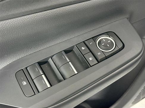 Used 2025 Toyota Prius Plug-In Hybrid image 32