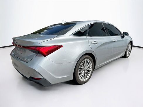 Used 2019 Toyota Avalon Limited w/ Advanced Safety Package FWD image 4