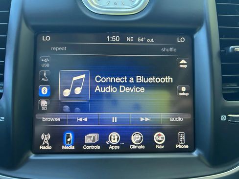 Used 2015 Chrysler 300 C image 38