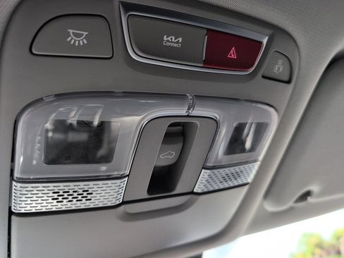 Used 2025 Kia Telluride S FWD image 23