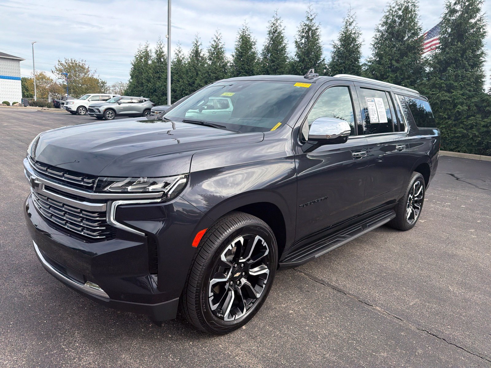 Used 2023 Chevrolet Suburban Premier w/ Premium Package AWD/4WD image 9