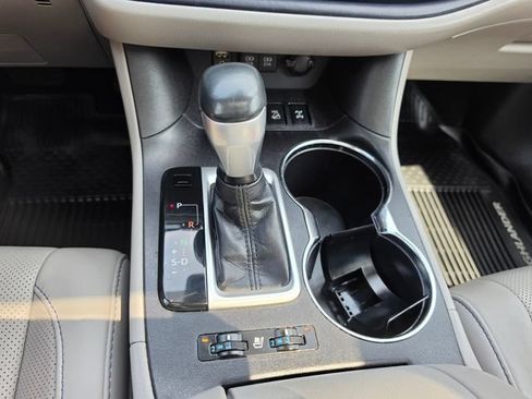 Used 2018 Toyota Highlander Limited AWD/4WD image 38