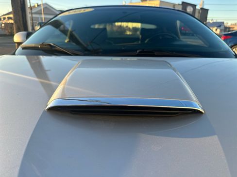 Used 2005 Ford Thunderbird image 29