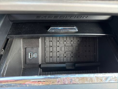 Used 2024 Ford Expedition Max XLT image 15