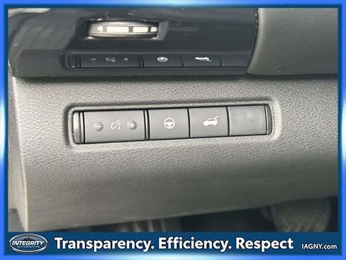 Used 2025 Nissan Pathfinder SV AWD/4WD image 24