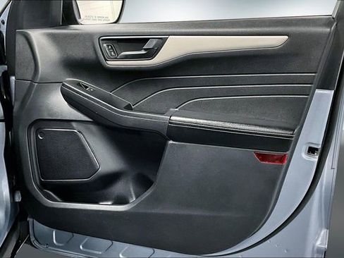 Used 2022 Ford Escape SE w/ Cold Weather Package image 26