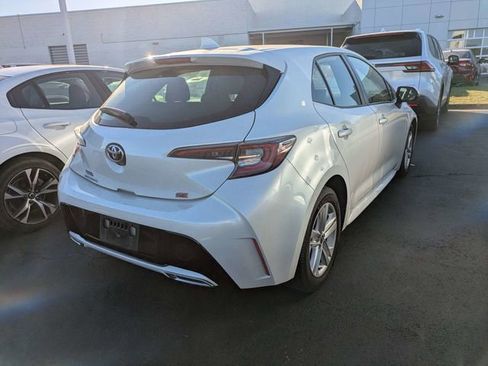 Used 2021 Toyota Corolla SE w/ SE Preferred Package image 3