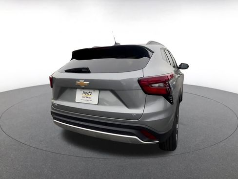 Used 2025 Chevrolet Trax LT w/ LT Convenience Package image 14