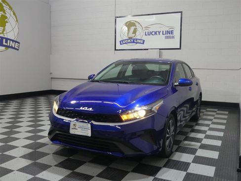 Used 2022 Kia Forte LXS image 4