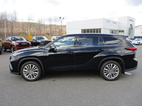 Used 2022 Toyota Highlander Platinum image 8