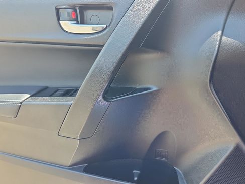 Used 2017 Toyota Corolla SE FWD image 25