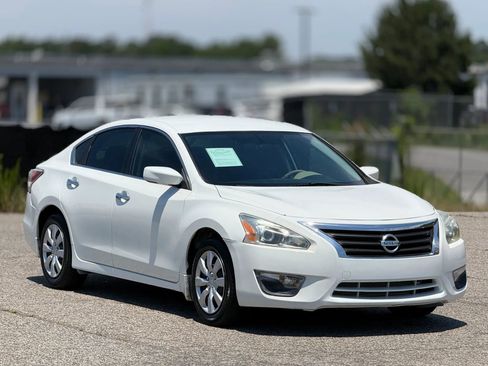 Used 2015 Nissan Altima 2.5 S w/ Power Driver Seat Package FWD image 1