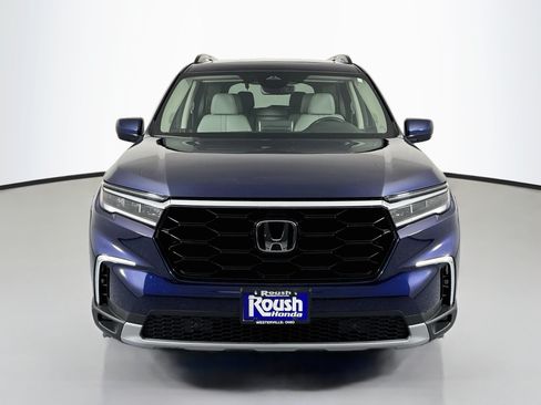 Certified 2023 Honda Pilot Touring image 2