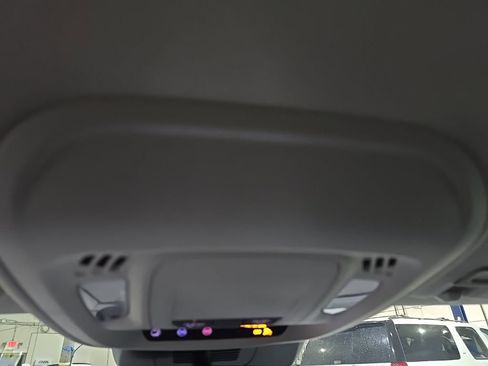 Certified 2025 Buick Envision Sport Touring image 23