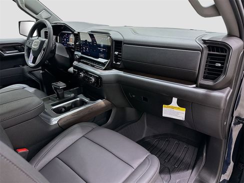 New 2026 GMC Sierra 1500 SLT image 30