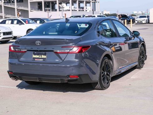 Used 2025 Toyota Camry SE FWD image 4