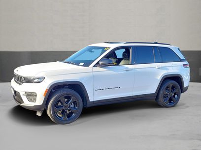 Used 2025 Jeep Grand Cherokee Altitude