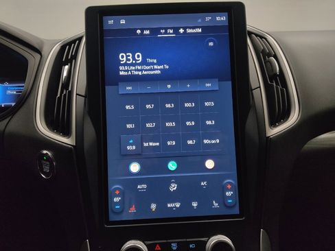 Used 2023 Ford Edge SEL image 25