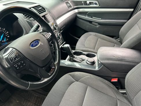 Used 2017 Ford Explorer XLT image 12