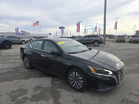 Used 2024 Nissan Altima 2.5 SV image 3