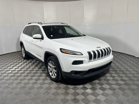 Used 2014 Jeep Cherokee Latitude w/ Comfort/Convenience Group AWD/4WD image 2