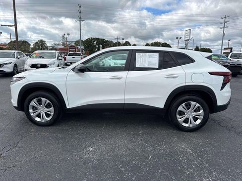 Certified 2025 Chevrolet Trax LS image 4