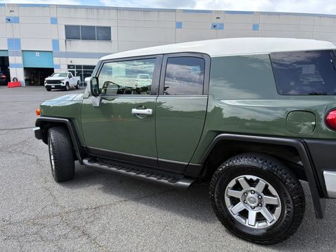 Used 2014 Toyota FJ Cruiser 4WD w/ Upgrade Package image 4