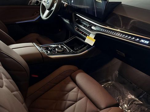 Used 2026 BMW X5 xDrive50e w/ M Sport Package image 28