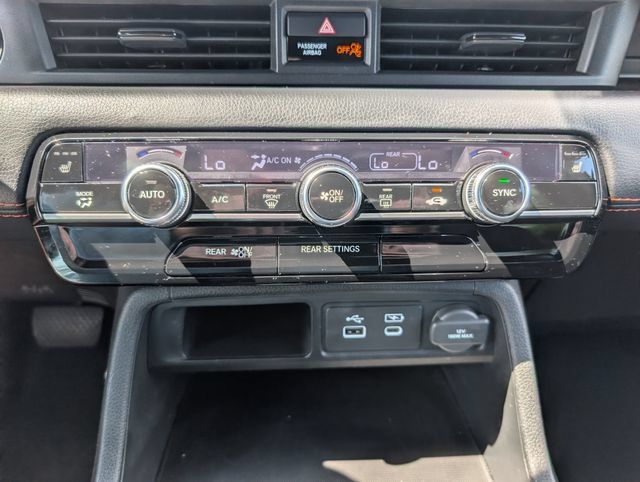 Used 2025 Honda Pilot Sport image 23