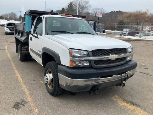 Used 2004 Chevrolet Silverado 3500 4x4 Regular Cab w/ Snow Plow Prep Package image 2