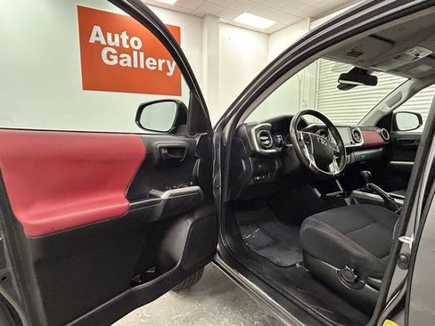 Used 2022 Toyota Tacoma SR5 image 9