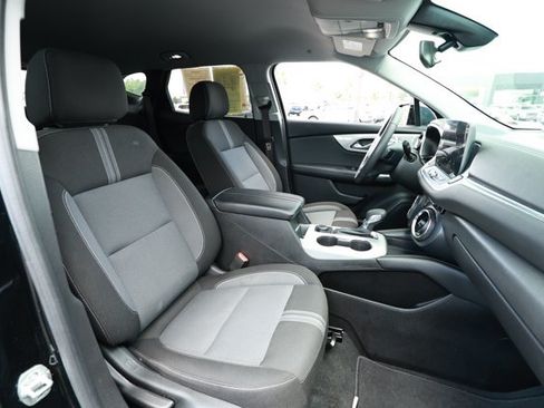 Used 2025 Chevrolet Blazer LT FWD image 29