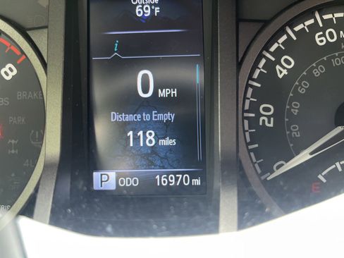 Used 2023 Toyota Tacoma TRD Off-Road AWD/4WD image 7