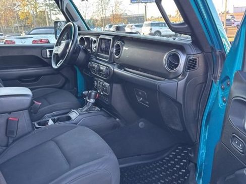 Used 2019 Jeep Wrangler Unlimited Sahara image 12