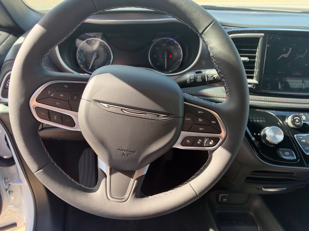 New 2027 Chrysler Pacifica Select AWD/4WD image 33