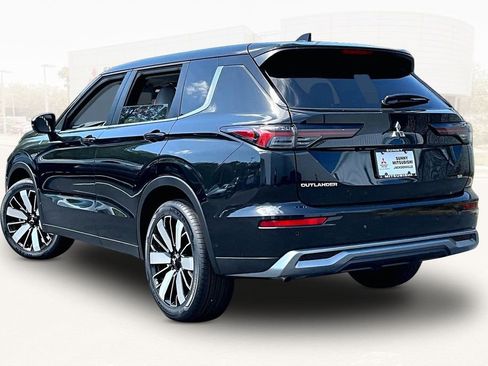 New 2026 Mitsubishi Outlander SE FWD image 3