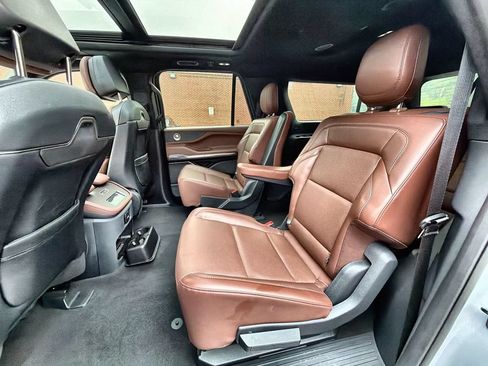 Used 2025 Lincoln Navigator L Reserve AWD/4WD image 27