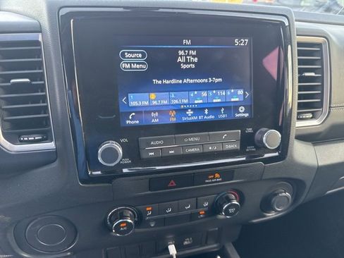 Used 2022 Nissan Frontier SV image 9