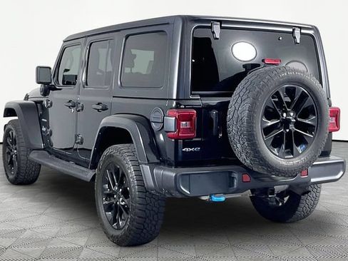 Used 2023 Jeep Wrangler Unlimited Sahara AWD/4WD image 4