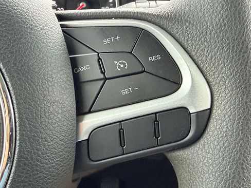 Used 2023 Jeep Renegade Latitude AWD/4WD image 26