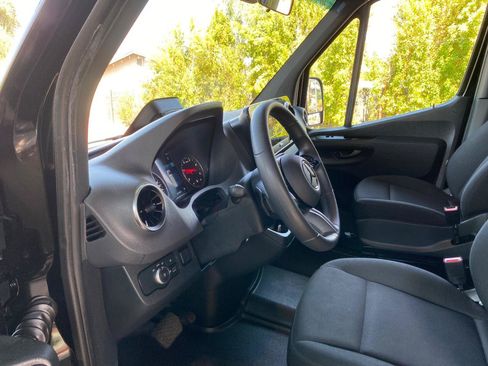 Used 2025 Mercedes-Benz Sprinter 2500 image 25