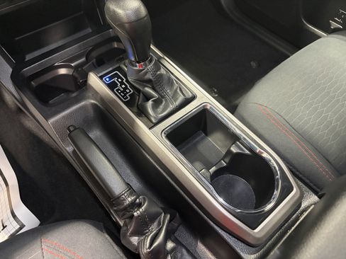 Used 2019 Toyota Tacoma SR5 AWD/4WD image 19