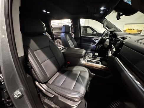 Used 2025 Chevrolet Silverado 1500 LT Trail Boss w/ Convenience Package II image 9